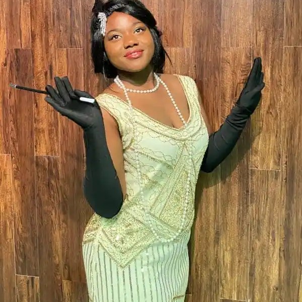 a woman in 1930's style clothing